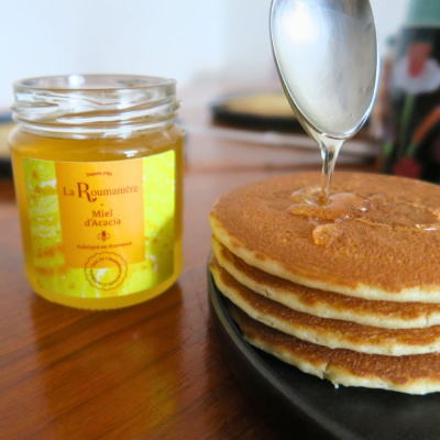 pot de miel d'acacia la roumanière